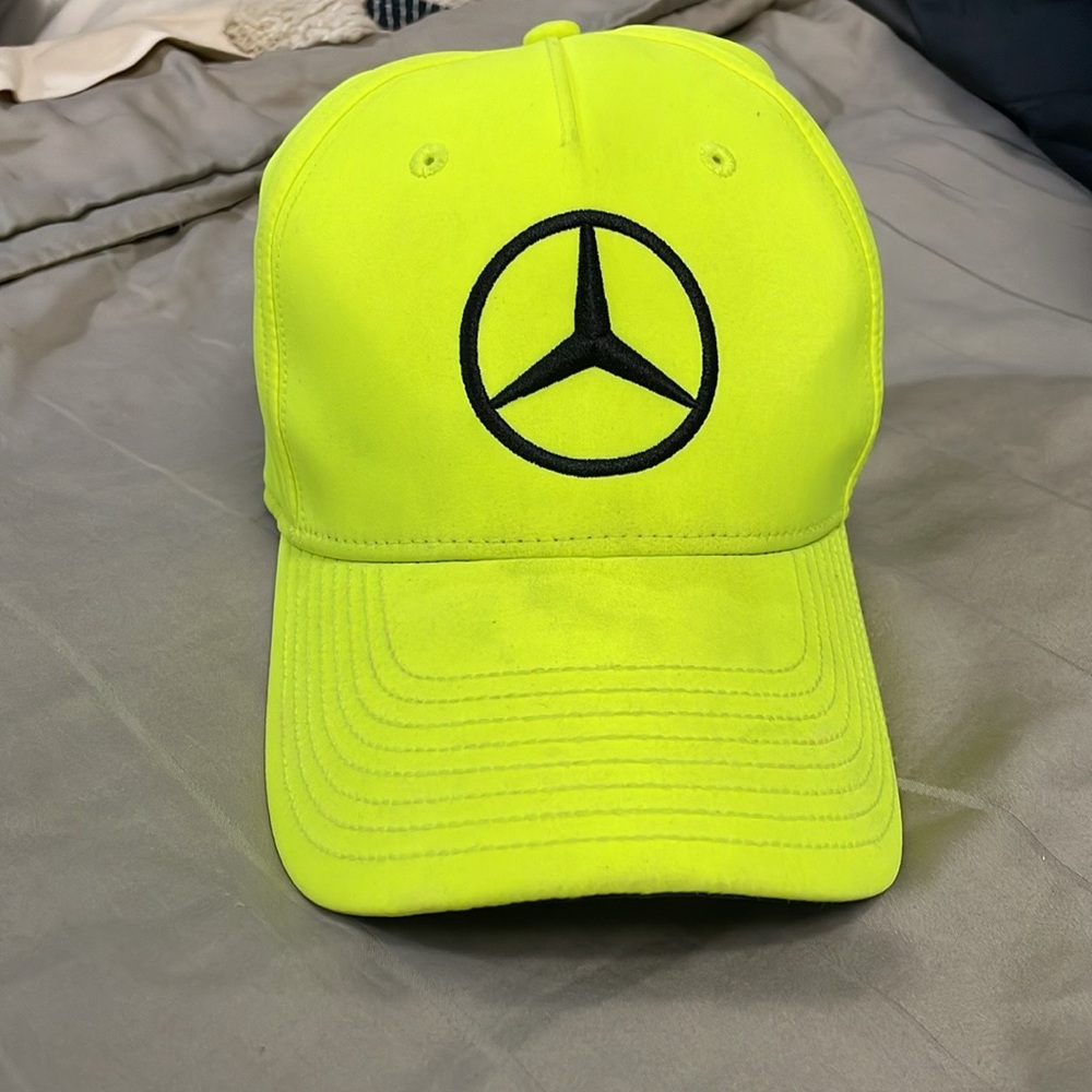 Mercedes AMG Petronas hat